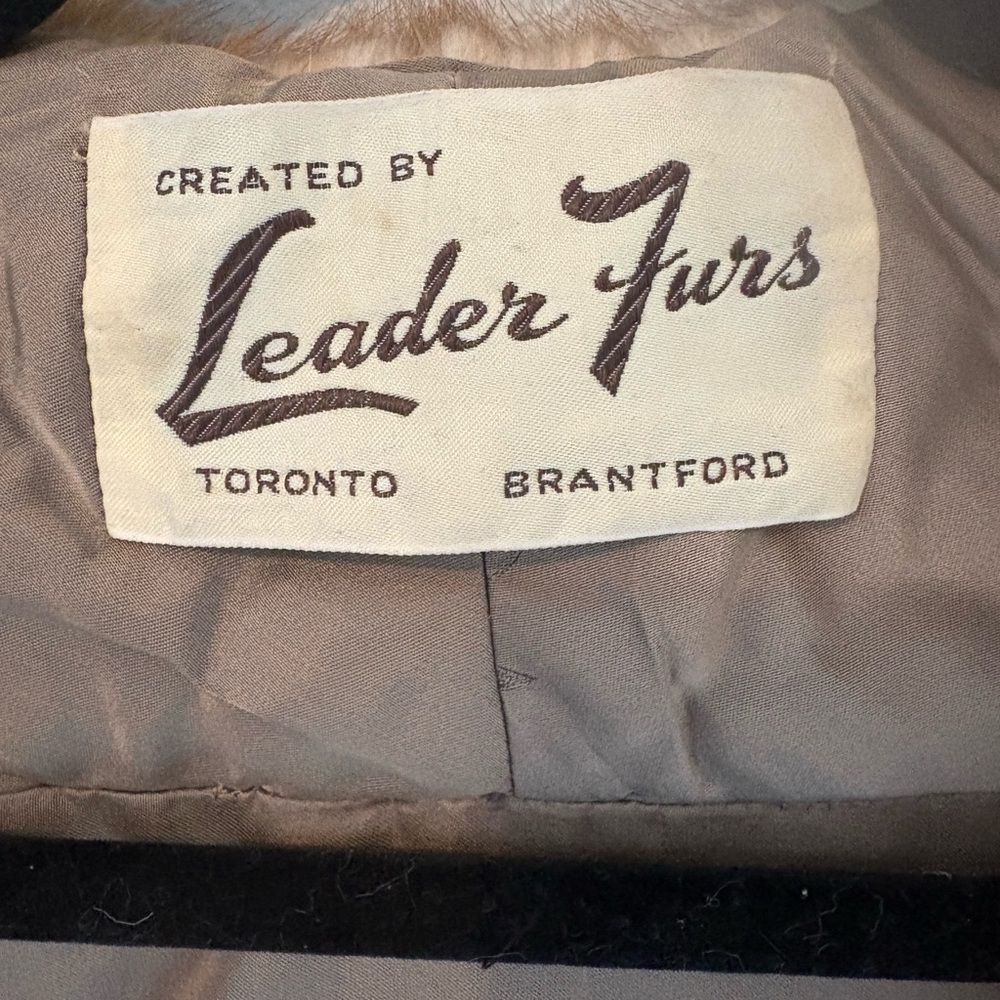 Luxurious Tan Fur Cape - Picture 2 of 4